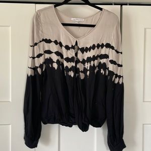 Long sleeve blouse. Elastic around waist
